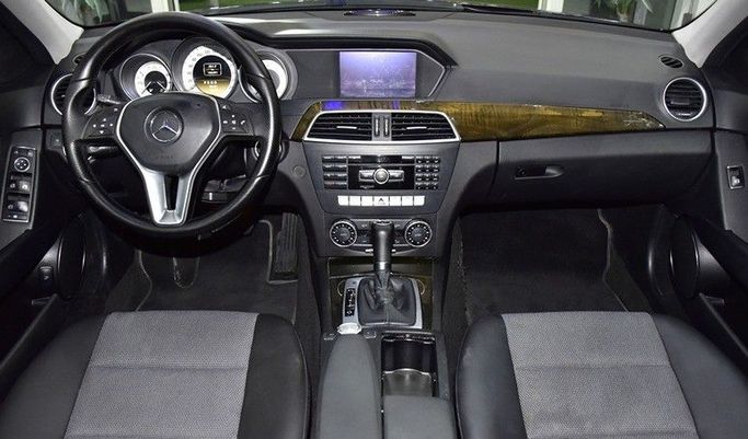 Подержанный Mercedes-Benz C-Class 200 III (W204) Рестайлинг, 1.8 л, 2012 в Шардже от Honey Gidosha Used Cars Tr. Черный цвет.  | AUTO.AE