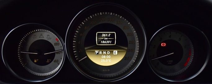 Подержанный Mercedes-Benz C-Class 200 III (W204) Рестайлинг, 1.8 л, 2012 в Шардже от Honey Gidosha Used Cars Tr. Черный цвет.  | AUTO.AE