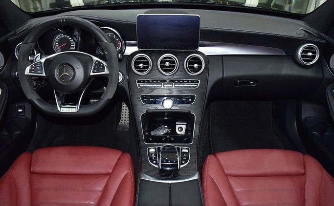 Подержанный Mercedes-Benz C-Class 400 IV (W205), 3.0 л, 2016 в Шардже от Honey Gidosha Used Cars Tr. Черный цвет. GCC | AUTO.AE