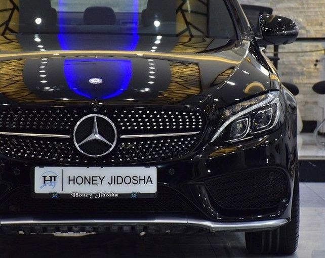 Подержанный Mercedes-Benz C-Class 400 IV (W205), 3.0 л, 2016 в Шардже от Honey Gidosha Used Cars Tr. Черный цвет. GCC | AUTO.AE