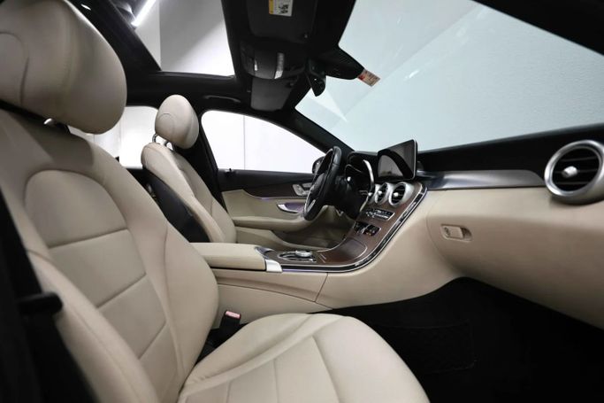 Used Mercedes-Benz C-Class 300 IV (W205) Facelift, 2.0 l, 2020 in Sharjah by Al Qassem Cars Trading, Blue color. American Specs | AUTO.AE