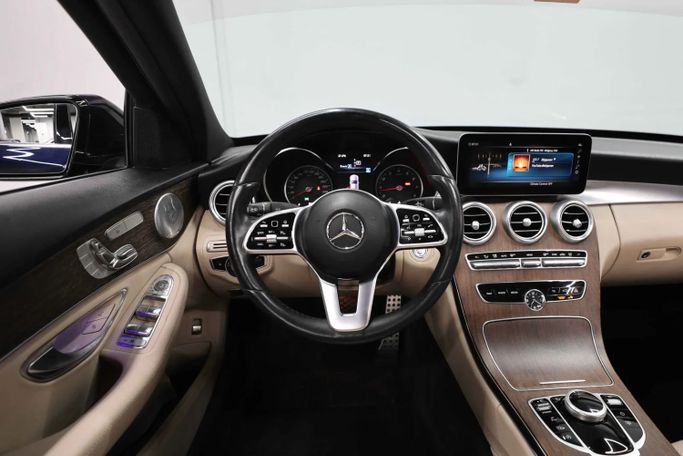 Used Mercedes-Benz C-Class 300 IV (W205) Facelift, 2.0 l, 2020 in Sharjah by Al Qassem Cars Trading, Blue color. American Specs | AUTO.AE
