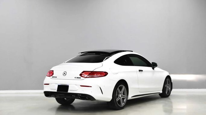 Used Mercedes-Benz C-Class 300 IV (W205), 2.0 l, 2017 in Sharjah by Al Qassem Cars Trading, White color. American Specs | AUTO.AE