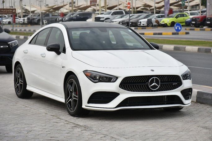 Подержанный Mercedes-Benz CLA AMG 35 AMG II (C118, X118), 2.0 л, 2023 в Шардже от Alfaris Used Cars Белый цвет.  | AUTO.AE