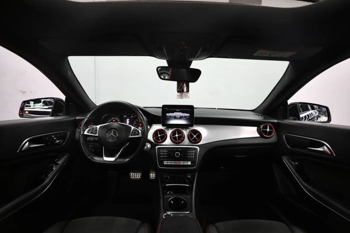 Подержанный Mercedes-Benz CLA 250 I (C117, X117) Рестайлинг, 2.0 л, 2018 в Шардже от Al Qassem Cars Trading Черный цвет. GCC | AUTO.AE