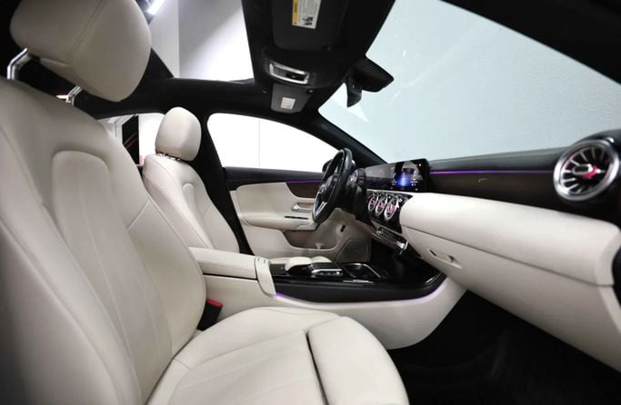 Подержанный Mercedes-Benz CLA 250 II (C118, X118), 2.0 л, 2021 в Шардже от Al Qassem Cars Trading Синий цвет. Американская | AUTO.AE