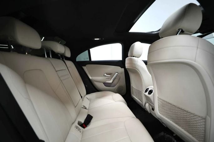 Подержанный Mercedes-Benz CLA 250 II (C118, X118), 2.0 л, 2021 в Шардже от Al Qassem Cars Trading Синий цвет. Американская | AUTO.AE