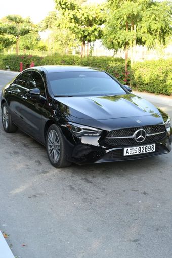 Подержанный Mercedes-Benz CLA 250 III (C174, C178), 2025 в Шардже от Nour Alnukhba Motors Черный цвет. Американская | AUTO.AE
