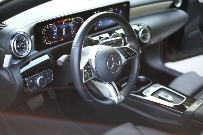 Подержанный Mercedes-Benz CLA 250 III (C174, C178), 2025 в Шардже от Nour Alnukhba Motors Черный цвет. Американская | AUTO.AE
