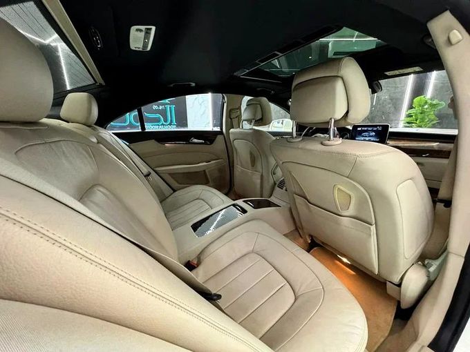 Used Mercedes-Benz CLS 400 II (C218) Facelift, 3.5 l, 2017 in Sharjah by Ayoon Alhoot Motors, White color. GCC Specs | AUTO.AE