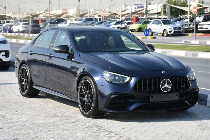 Подержанный Mercedes-Benz E-Class AMG 63 AMG S V (W213), 4.0 л, 2019 в Шардже от Alfaris Used Cars Синий цвет.  | AUTO.AE