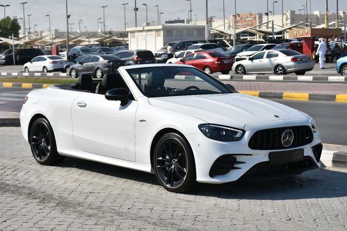 Подержанный Mercedes-Benz E-Class AMG 53 AMG V (W213) Рестайлинг, 3.0 л, 2023 в Шардже от Alfaris Used Cars Белый цвет.  | AUTO.AE