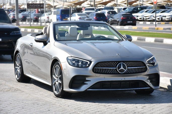 Подержанный Mercedes-Benz E-Class 300 V (W213, S213, C238) Рестайлинг, 2.0 л, 2022 в Шардже от Alfaris Used Cars Серебристый цвет.  | AUTO.AE