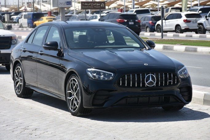 Подержанный Mercedes-Benz E-Class 300 V (W213, S213, C238) Рестайлинг, 2.0 л, 2021 в Шардже от Alfaris Used Cars Черный цвет.  | AUTO.AE