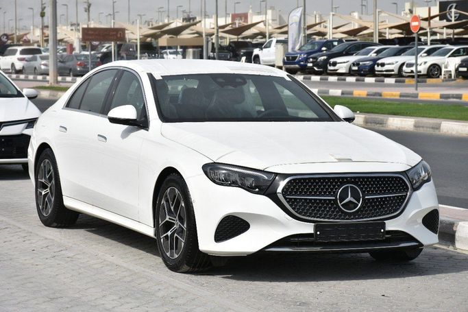Новый Mercedes-Benz E-Class 200 VI (W214, S214), 2.0 л, 2025 в Шардже от Alfaris Used Cars Белый цвет.  | AUTO.AE