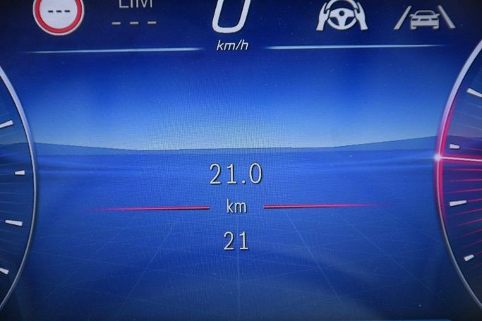 جديدة Mercedes-Benz E-Class 200 السادس (W214، S214), 2.0 l, 2025 في في الشارقة من Alfaris Used Cars، اللون أسود.  | AUTO.AE