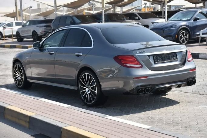 Подержанный Mercedes-Benz E-Class 450 V (W213, S213, C238), 3.0 л, 2019 в Шардже от Alfaris Used Cars Серый цвет.  | AUTO.AE