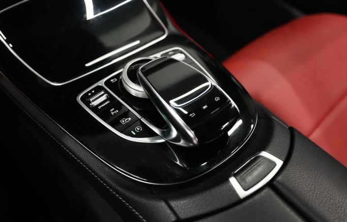 Подержанный Mercedes-Benz E-Class 250 V (W213, S213, C238), 2.0 л, 2018 в Шардже от Al Qassem Cars Trading Серый цвет. Корейская | AUTO.AE