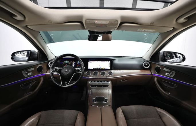 Подержанный Mercedes-Benz E-Class 300 V (W213, S213, C238), 2.0 л, 2021 в Шардже от Al Qassem Cars Trading Серый цвет. GCC | AUTO.AE