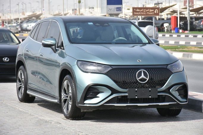 Подержанный Mercedes-Benz EQE, 2024 в Шардже от Alfaris Used Cars Зеленый цвет.  | AUTO.AE