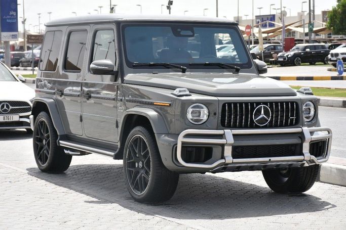 Новый Mercedes-Benz G-Class AMG 63 AMG II (W465) Рестайлинг, 4.0 л, 2025 в Шардже от Alfaris Used Cars Серый цвет.  | AUTO.AE