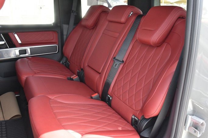 جديدة Mercedes-Benz G-Class AMG 63 AMG عملية شد الوجه II (W465), 4.0 l, 2025 في في الشارقة من Alfaris Used Cars، اللون رمادي.  | AUTO.AE