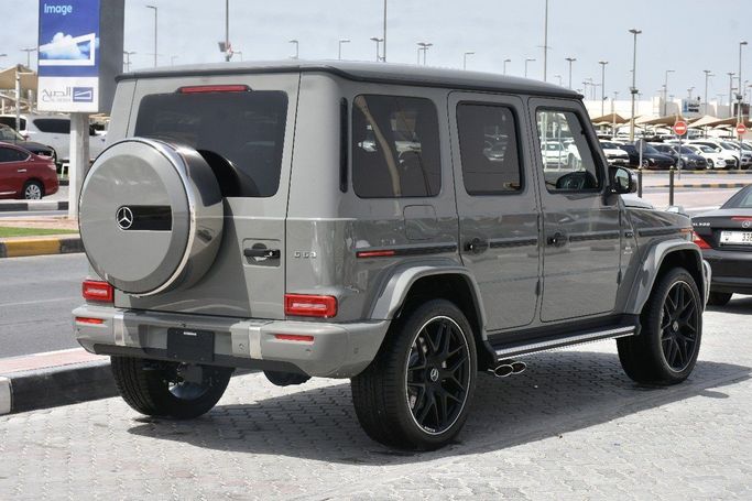 جديدة Mercedes-Benz G-Class AMG 63 AMG عملية شد الوجه II (W465), 4.0 l, 2025 في في الشارقة من Alfaris Used Cars، اللون رمادي.  | AUTO.AE