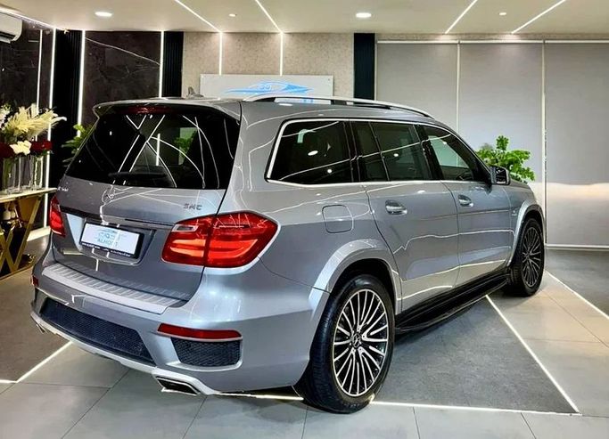 Подержанный Mercedes-Benz GL-Class 500 II (X166), 4.7 л, 2015 в Шардже от Ayoon Alhoot Motors Серый цвет. GCC | AUTO.AE