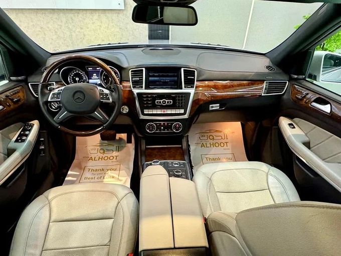 Used Mercedes-Benz GL-Class 500 II (X166), 4.7 l, 2015 in Sharjah by Ayoon Alhoot Motors, Silver color. GCC Specs | AUTO.AE