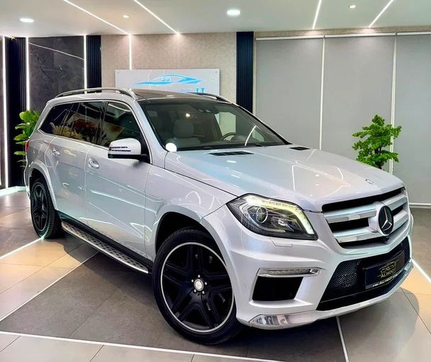 Used Mercedes-Benz GL-Class 500 II (X166), 4.7 l, 2015 in Sharjah by Ayoon Alhoot Motors, Silver color. GCC Specs | AUTO.AE