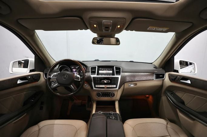 Подержанный Mercedes-Benz GL-Class 500 II (X166), 4.7 л, 2015 в Шардже от Al Qassem Cars Trading Белый цвет. GCC | AUTO.AE