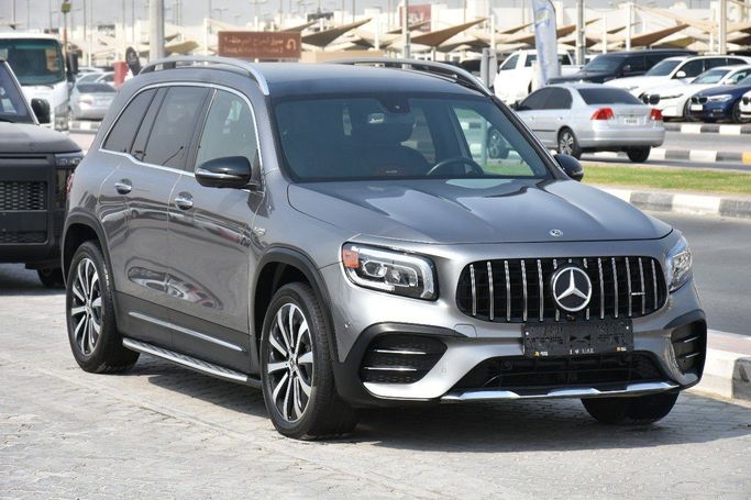 Подержанный Mercedes-Benz GLB 250 I (X247), 2.0 л, 2020 в Шардже от Alfaris Used Cars Серый цвет.  | AUTO.AE