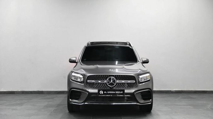 Подержанный Mercedes-Benz GLB 250 I (X247) Рестайлинг, 2.0 л, 2024 в Шардже от Al Qassem Cars Trading Серый цвет. Корейская | AUTO.AE