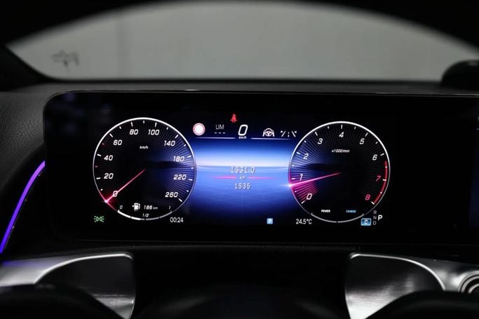 Подержанный Mercedes-Benz GLB 250 I (X247) Рестайлинг, 2.0 л, 2024 в Шардже от Al Qassem Cars Trading Серый цвет. Корейская | AUTO.AE