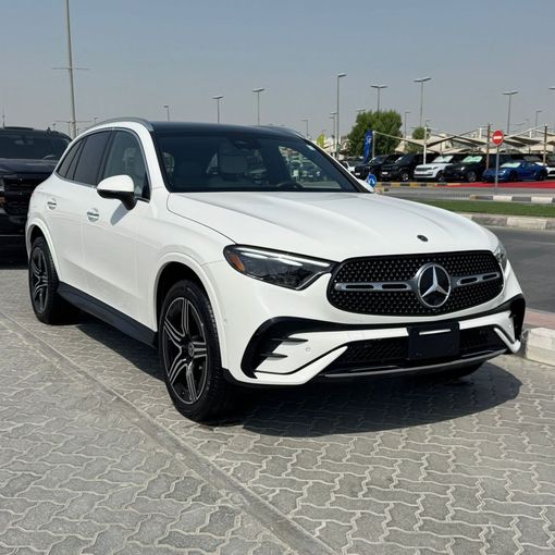 Подержанный Mercedes-Benz GLC 300 II (X254), 2.0 л, 2023 в Шардже от Alfaris Used Cars Белый цвет.  | AUTO.AE