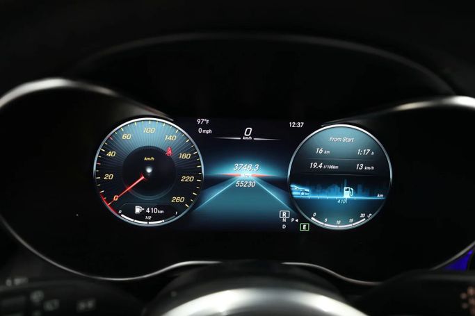 Подержанный Mercedes-Benz GLC 300 I (X253) Рестайлинг, 2.0 л, 2021 в Шардже от Al Qassem Cars Trading Черный цвет. Американская | AUTO.AE
