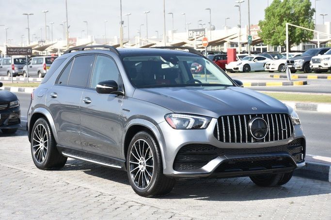 Подержанный Mercedes-Benz GLE AMG 53 AMG II (V167), 3.0 л, 2020 в Шардже от Alfaris Used Cars Серый цвет.  | AUTO.AE