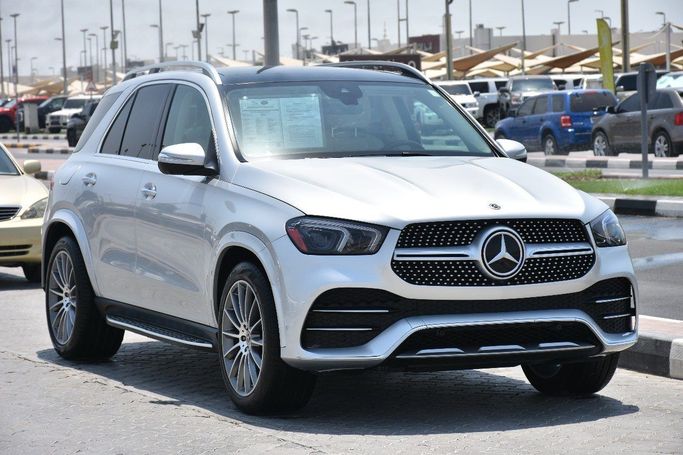 Подержанный Mercedes-Benz GLE AMG 53 AMG II (V167), 3.0 л, 2021 в Шардже от Alfaris Used Cars Серебристый цвет.  | AUTO.AE