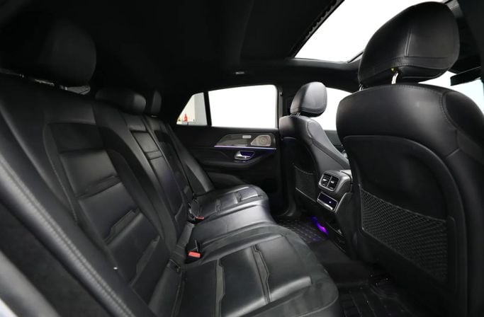 Подержанный Mercedes-Benz GLE AMG 53 AMG II (V167), 3.0 л, 2022 в Шардже от Al Qassem Cars Trading Серебристый цвет. Американская | AUTO.AE