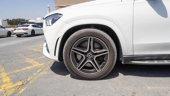 Used Mercedes-Benz GLE 450 II (V167), 3.0 l, 2019 in Sharjah by Alnujoom Al Malakiah Used Cars, White color. GCC Specs | AUTO.AE
