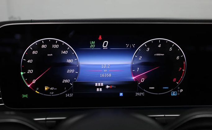 Подержанный Mercedes-Benz GLE 450 II (V167) Рестайлинг, 3.0 л, 2024 в Шардже от Al Qassem Cars Trading Белый цвет. GCC | AUTO.AE