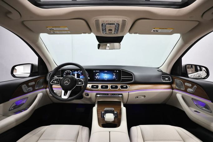 Подержанный Mercedes-Benz GLE 350 II (V167) Рестайлинг, 2.0 л, 2023 в Шардже от Al Qassem Cars Trading Серый цвет. Американская | AUTO.AE