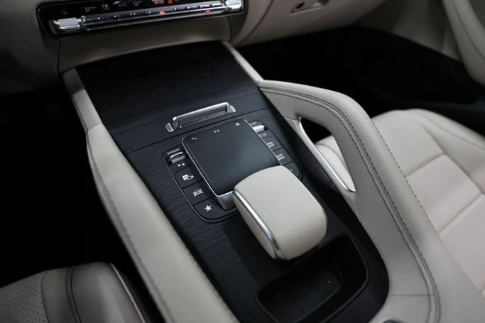 Подержанный Mercedes-Benz GLE 350 II (V167) Рестайлинг, 2.0 л, 2023 в Шардже от Al Qassem Cars Trading Черный цвет. Американская | AUTO.AE