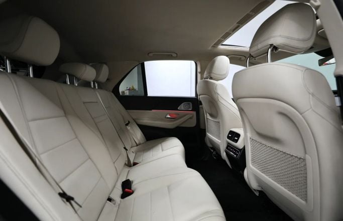 Подержанный Mercedes-Benz GLE 350 II (V167) Рестайлинг, 2.0 л, 2023 в Шардже от Al Qassem Cars Trading Черный цвет. Американская | AUTO.AE
