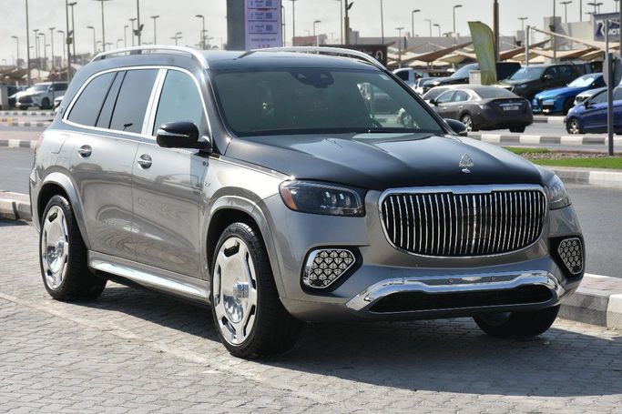 Подержанный Mercedes-Benz GLS 580 II (X167), 4.0 л, 2021 в Шардже от Alfaris Used Cars Серый цвет.  | AUTO.AE