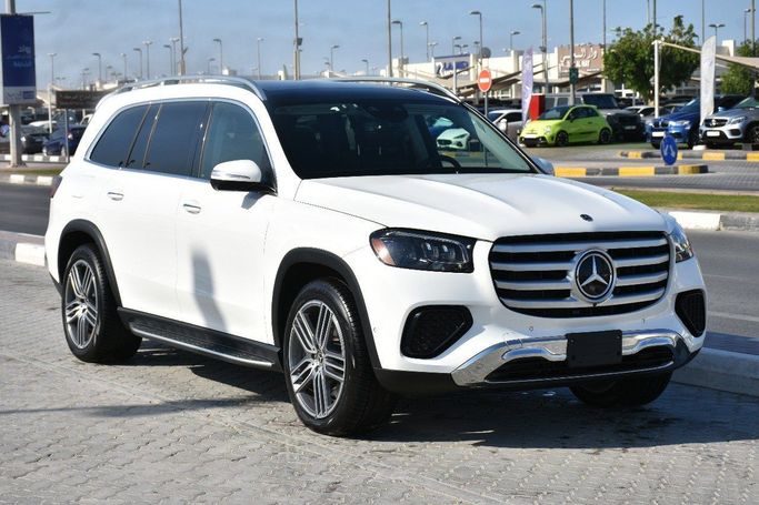 Подержанный Mercedes-Benz GLS 450 II (X167) Рестайлинг, 3.0 л, 2024 в Шардже от Alfaris Used Cars Белый цвет.  | AUTO.AE