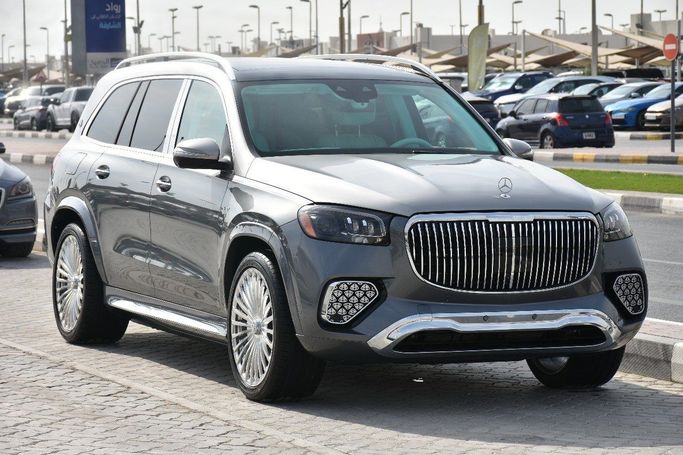 Подержанный Mercedes-Benz GLS 450 II (X167) Рестайлинг, 3.0 л, 2024 в Шардже от Alfaris Used Cars Серый цвет.  | AUTO.AE