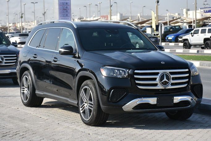 Подержанный Mercedes-Benz GLS 580 II (X167), 4.0 л, 2024 в Шардже от Alfaris Used Cars Черный цвет.  | AUTO.AE