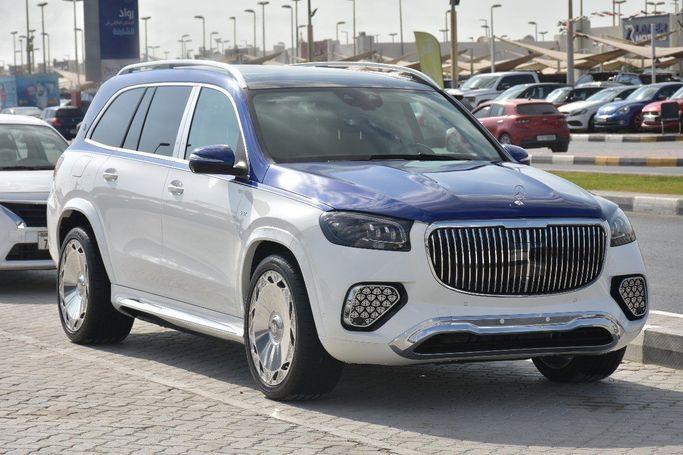 Подержанный Mercedes-Benz Maybach GLS 600 I Рестайлинг, 4.0 л, 2024 в Шардже от Alfaris Used Cars Белый цвет.  | AUTO.AE