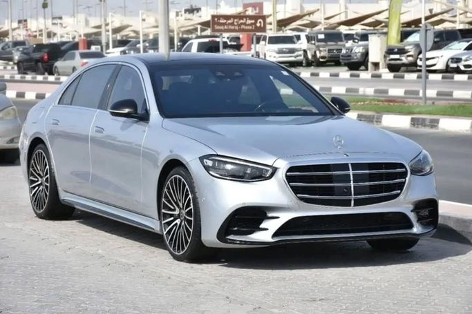 Used Mercedes-Benz Maybach S-Class 580 II (Z223), 4.0 l, 2021 in Sharjah by Alfaris Used Cars, Silver color.  | AUTO.AE
